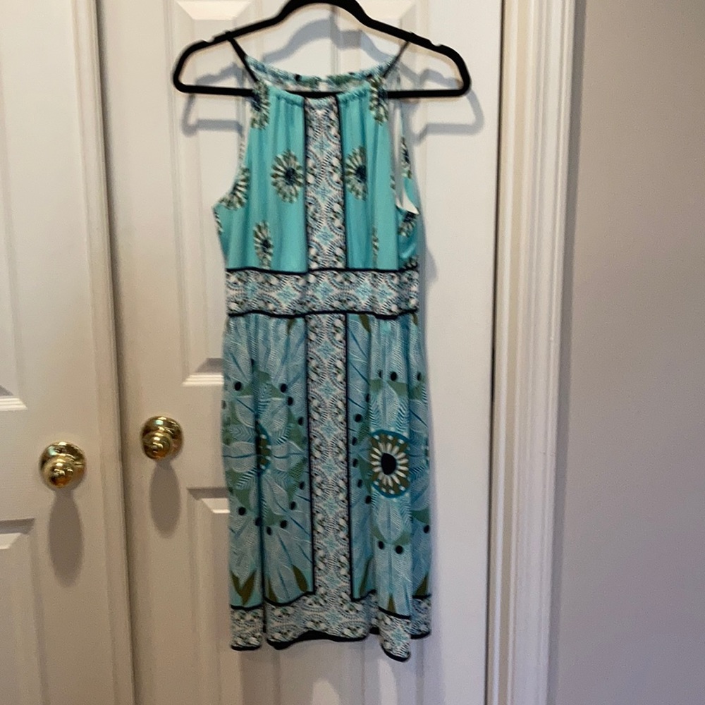 Dress with great aqua colors. So easy to wear.